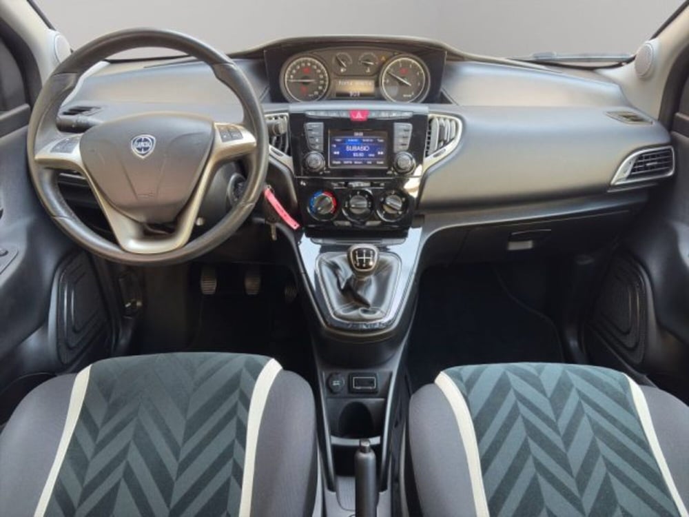 Lancia Ypsilon usata a Perugia (11)