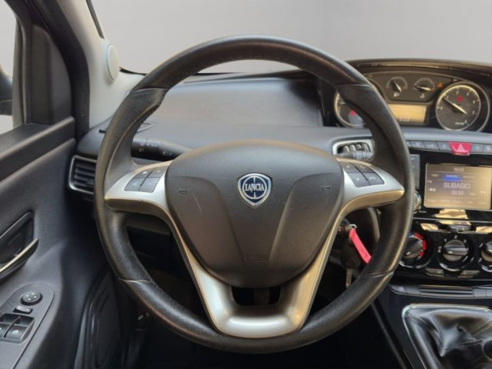 Lancia Ypsilon usata a Perugia (12)