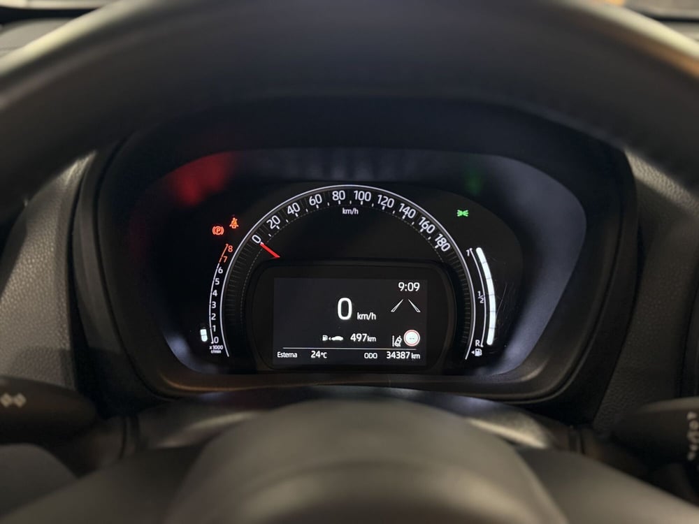 Toyota Aygo X usata a Brescia (13)