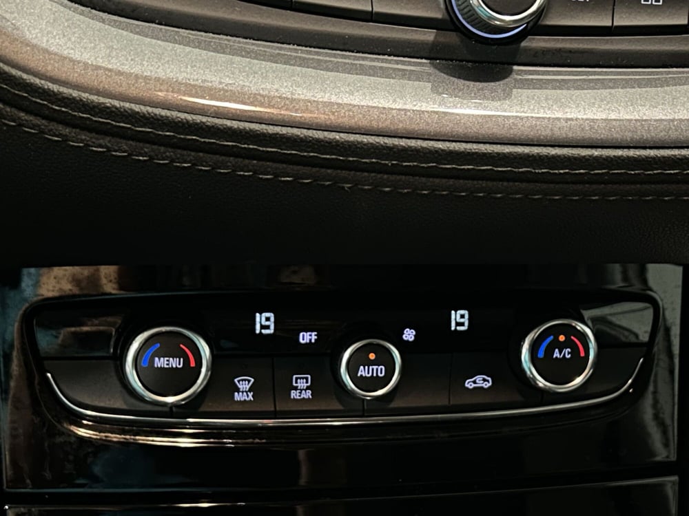 Opel Grandland X usata a Milano (19)