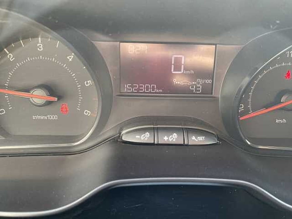 Peugeot 208 usata a Catania (10)