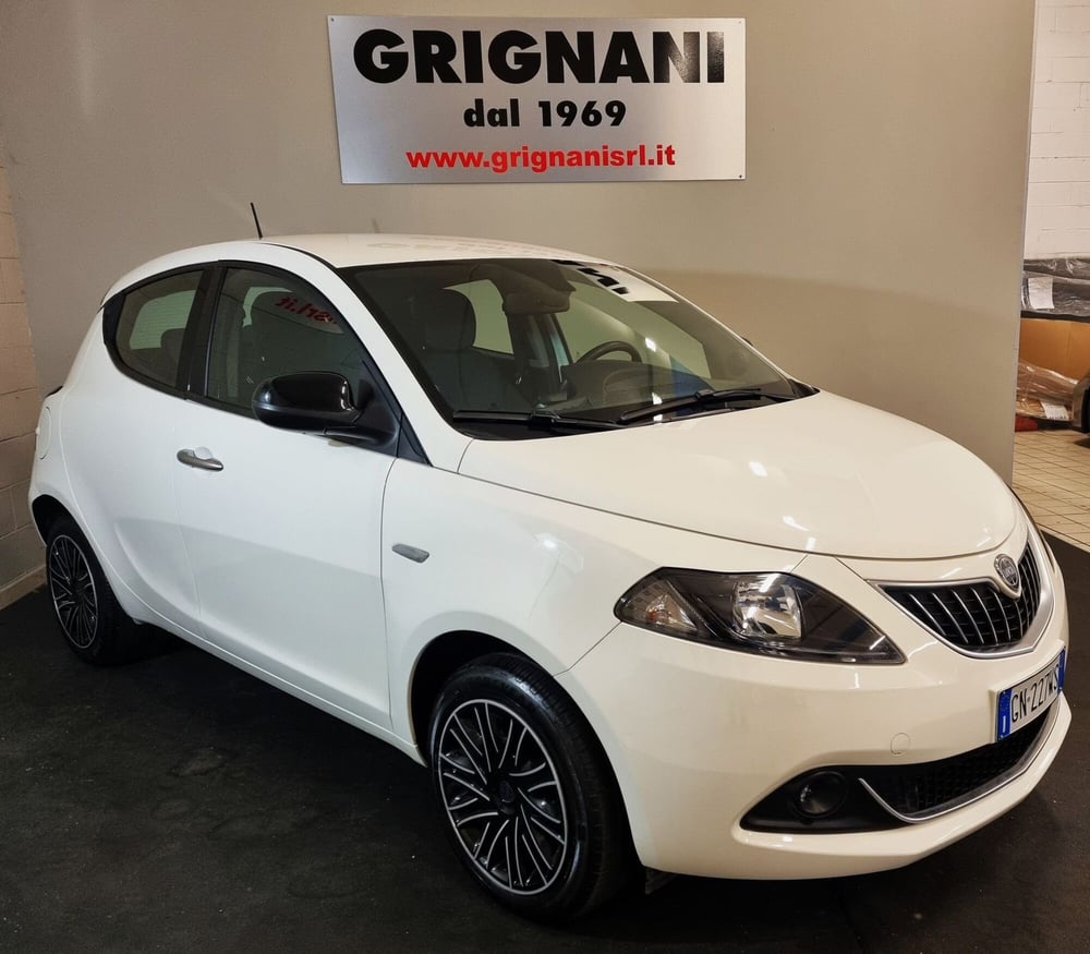 Lancia Ypsilon usata a Pavia