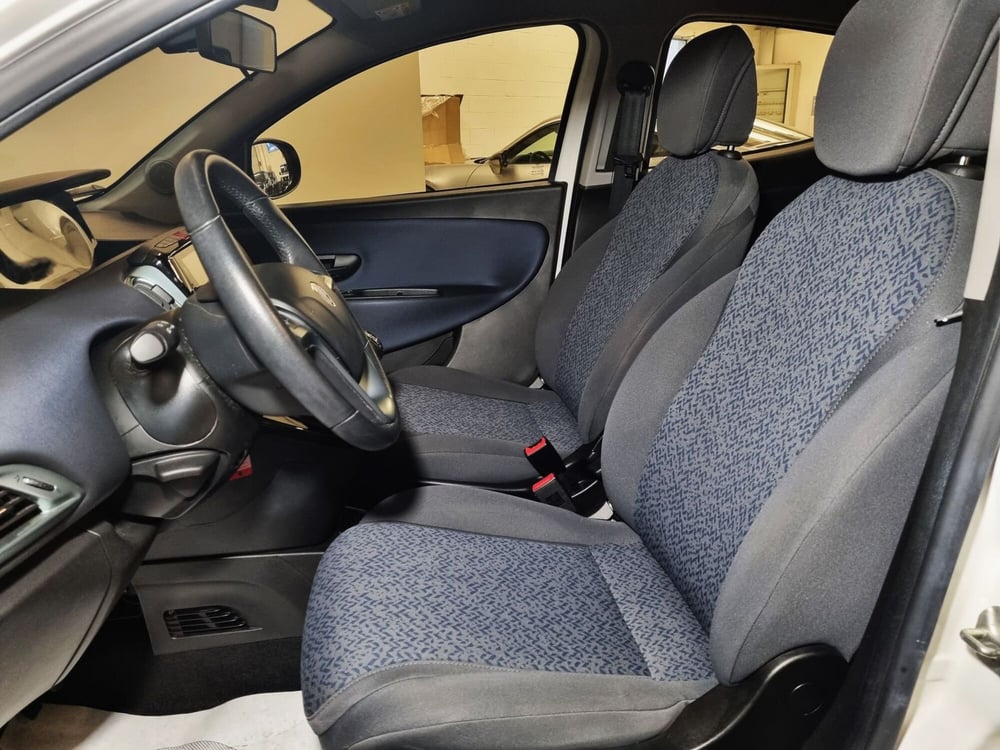Lancia Ypsilon usata a Pavia (6)