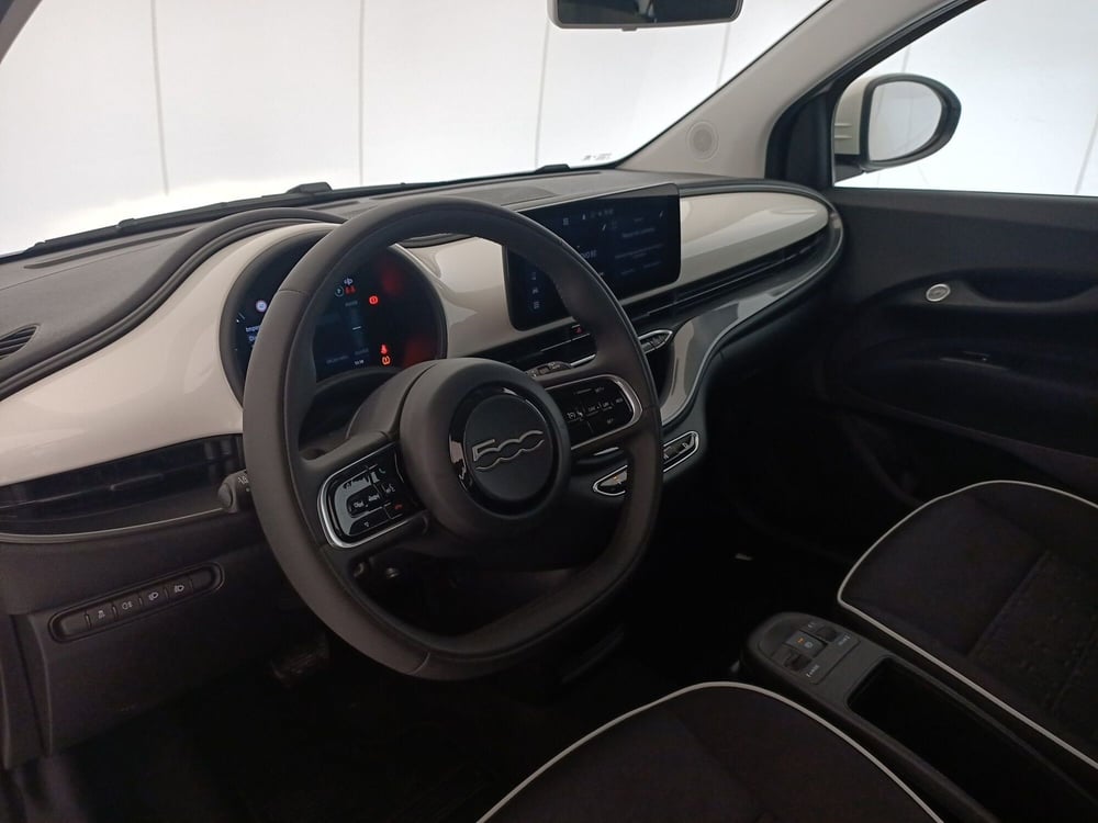 Fiat 500e usata a Bari (5)