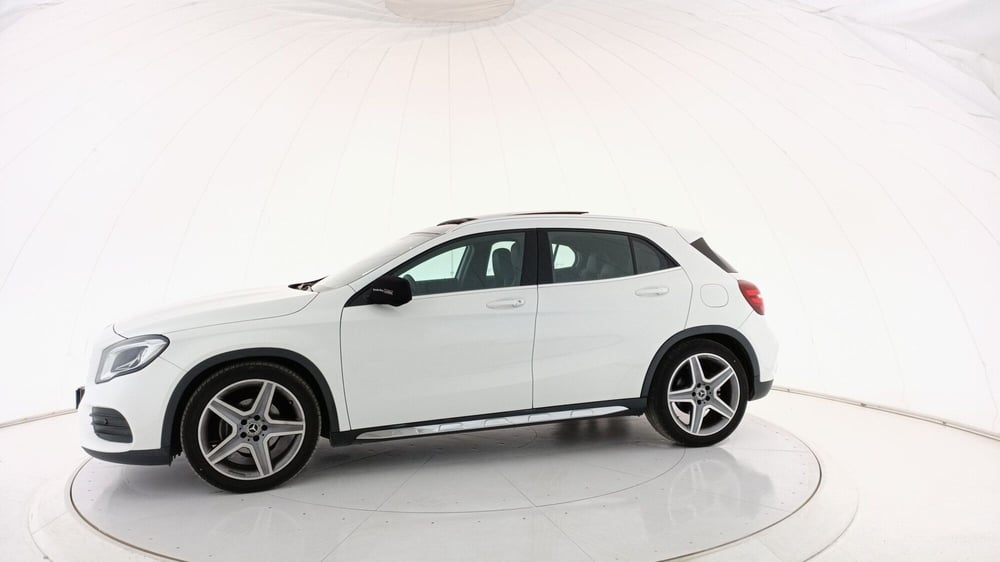 Mercedes-Benz GLA SUV usata a Bari (2)