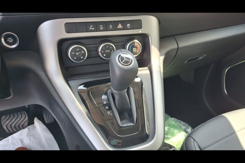 Mercedes-Benz Classe C nuova a Pescara (13)