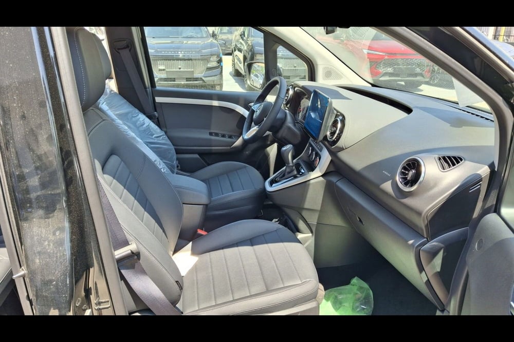 Mercedes-Benz Classe C nuova a Pescara (8)