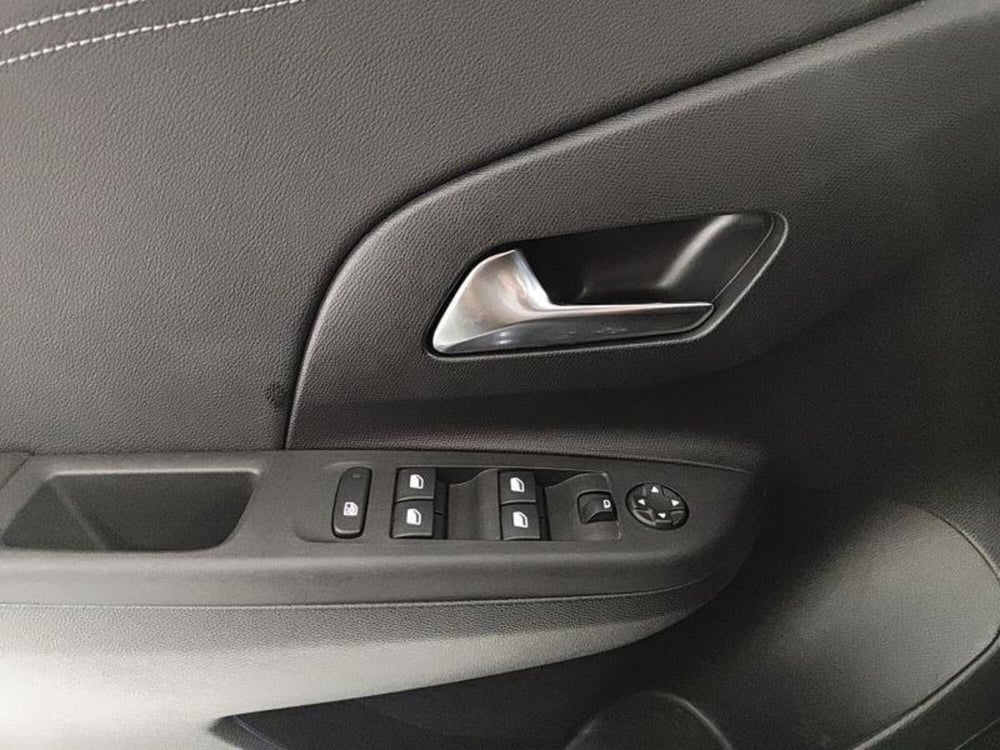 Opel Corsa usata a Genova (12)