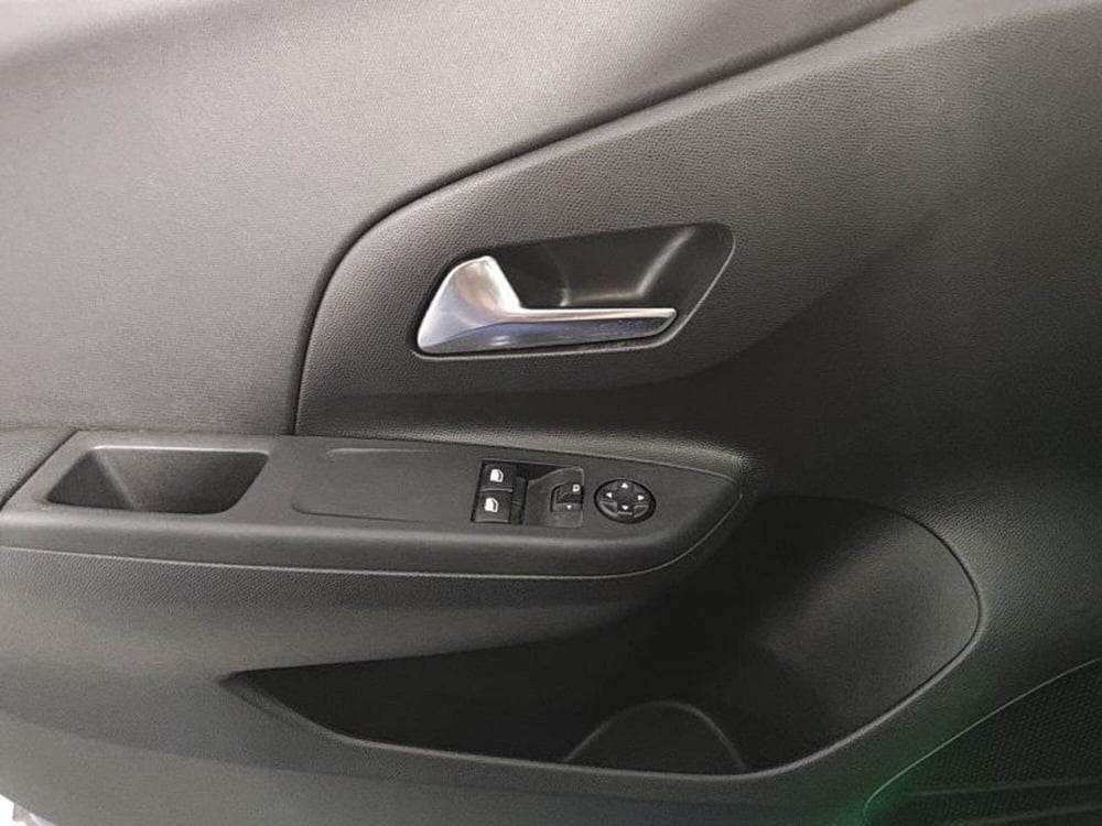 Opel Corsa usata a Genova (12)