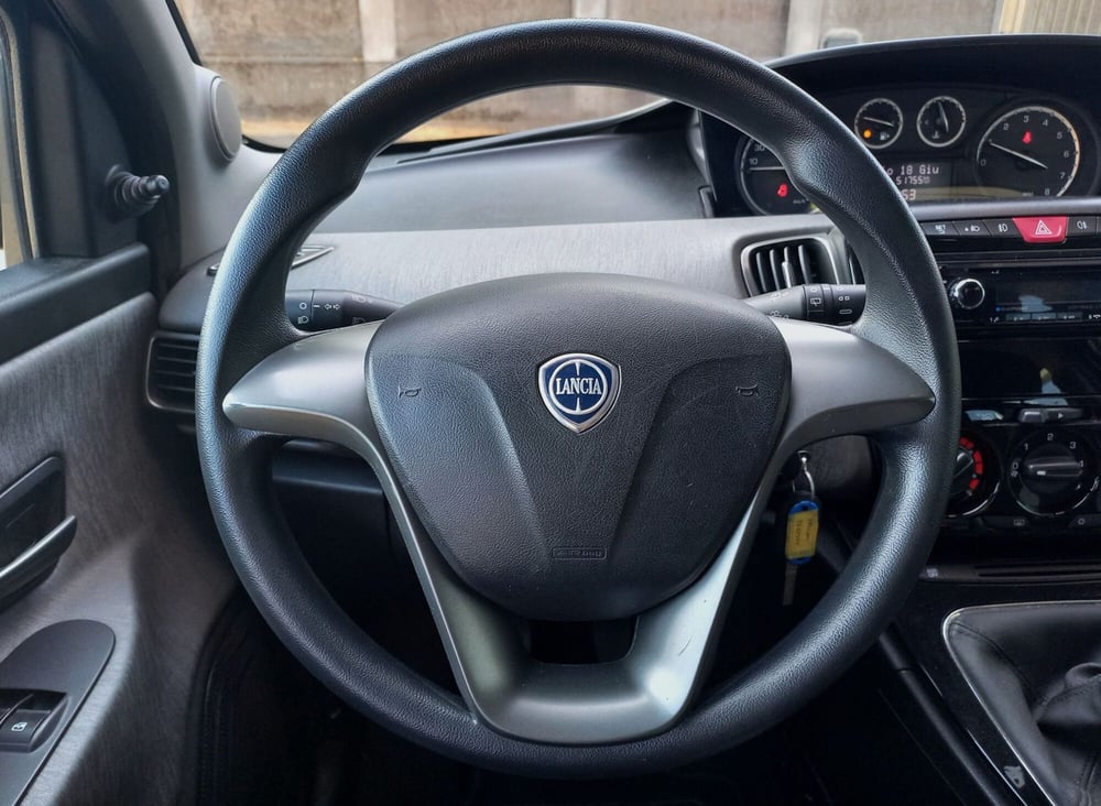 Lancia Ypsilon usata a Milano (10)