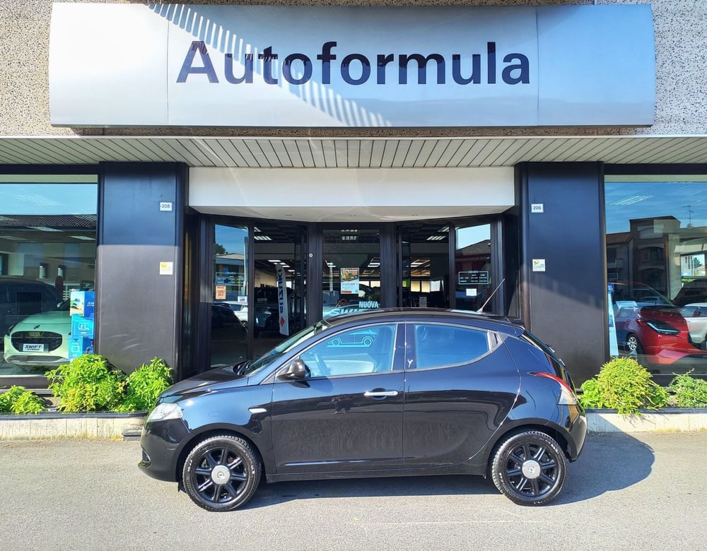 Lancia Ypsilon usata a Milano (3)