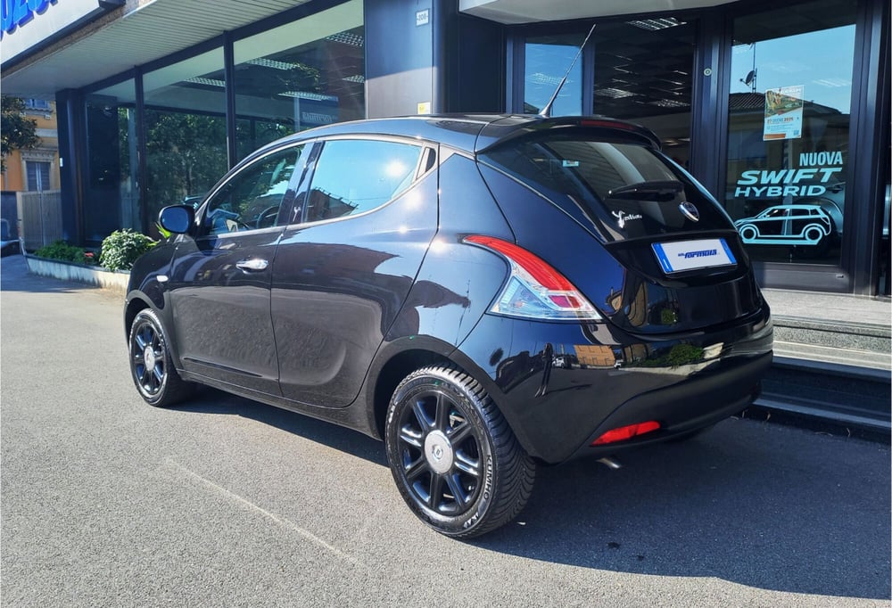 Lancia Ypsilon usata a Milano (4)