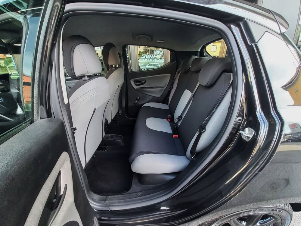 Lancia Ypsilon usata a Milano (7)