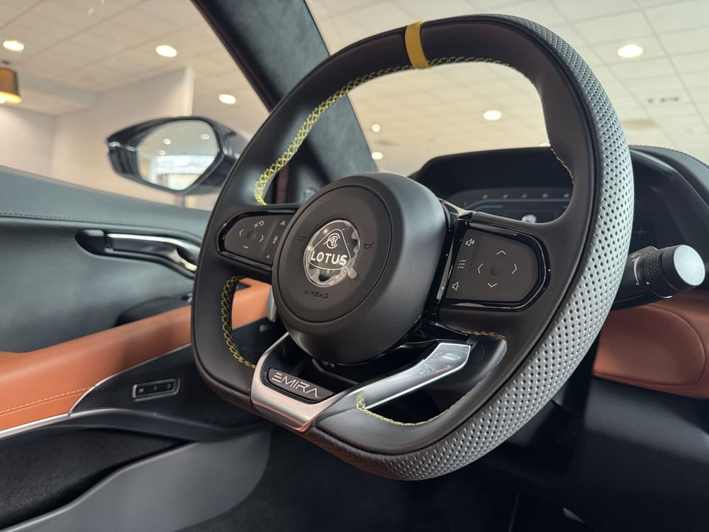 Lotus Emira nuova a Messina (14)