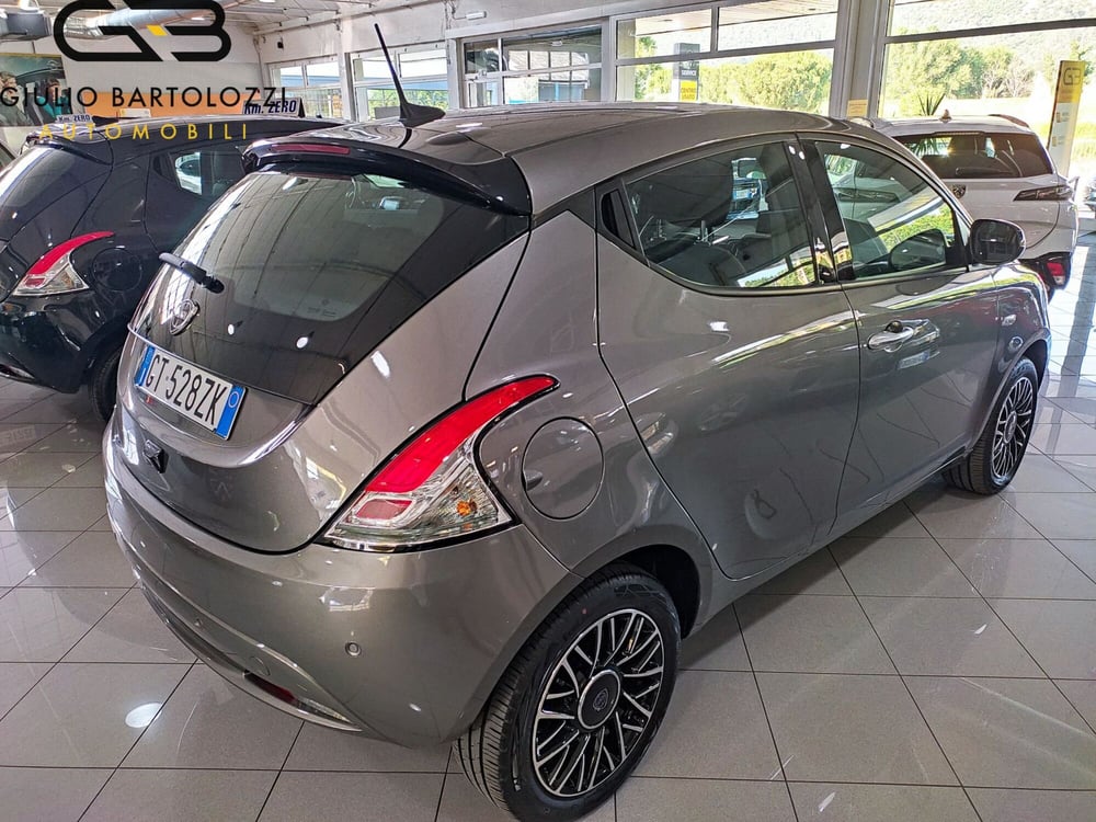 Lancia Ypsilon usata a Prato (11)