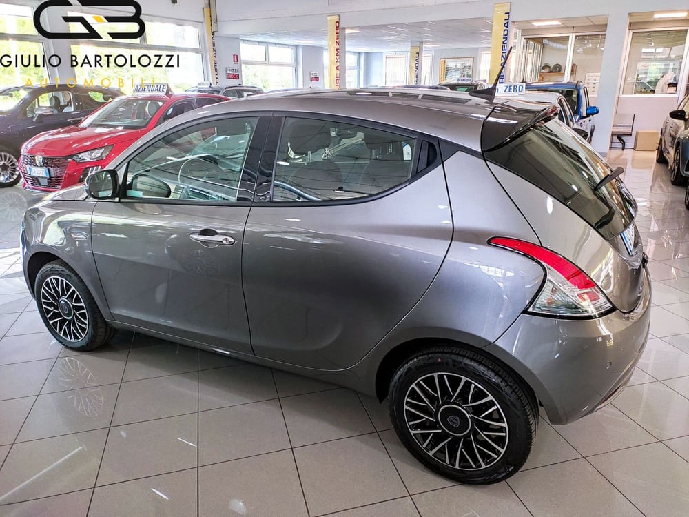 Lancia Ypsilon usata a Prato (13)