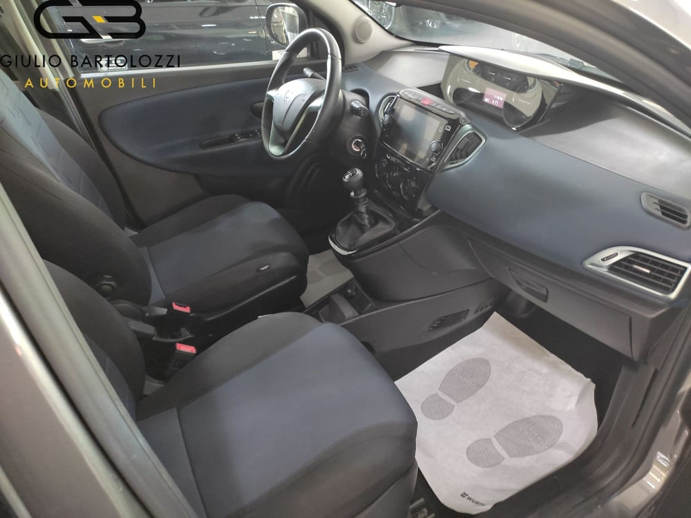 Lancia Ypsilon usata a Prato (5)