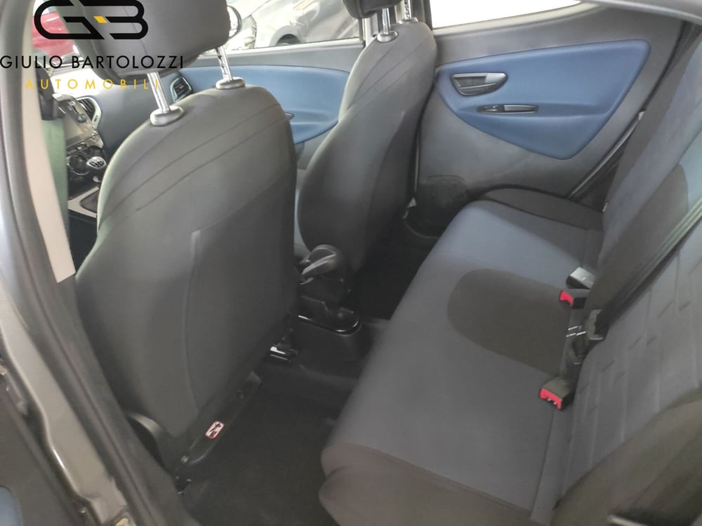 Lancia Ypsilon usata a Prato (8)