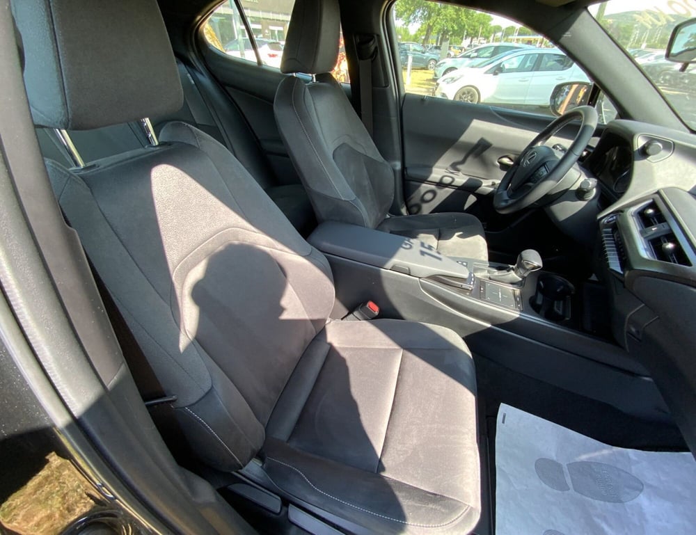 Lexus UX usata a Perugia (12)