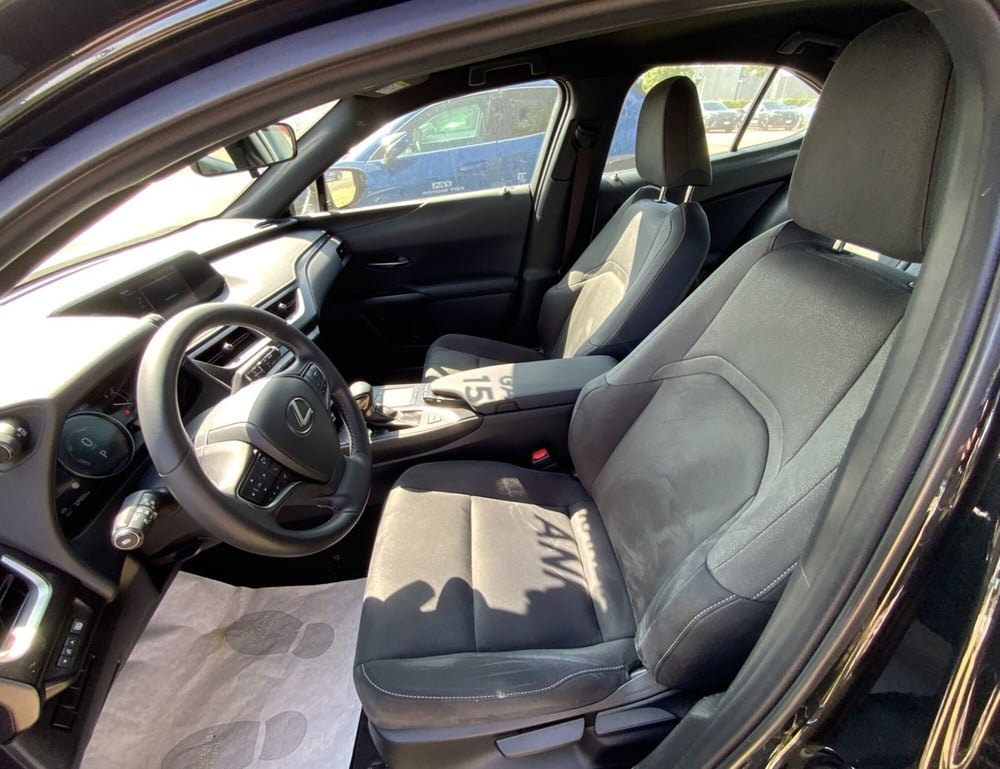 Lexus UX usata a Perugia (8)