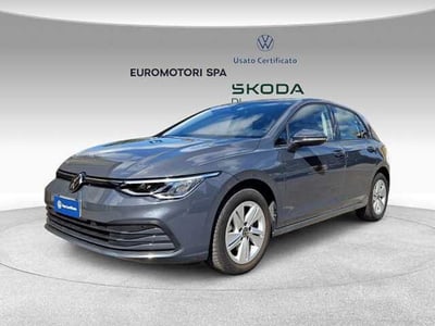 Volkswagen Golf Variant 2.0 TDI SCR DSG Life del 2024 usata a Monteriggioni