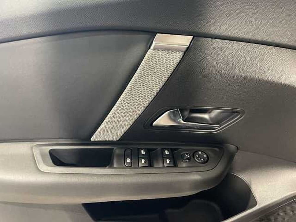 Citroen C4 X nuova a Salerno (13)