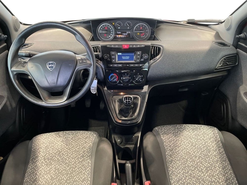 Lancia Ypsilon usata a Pistoia (11)
