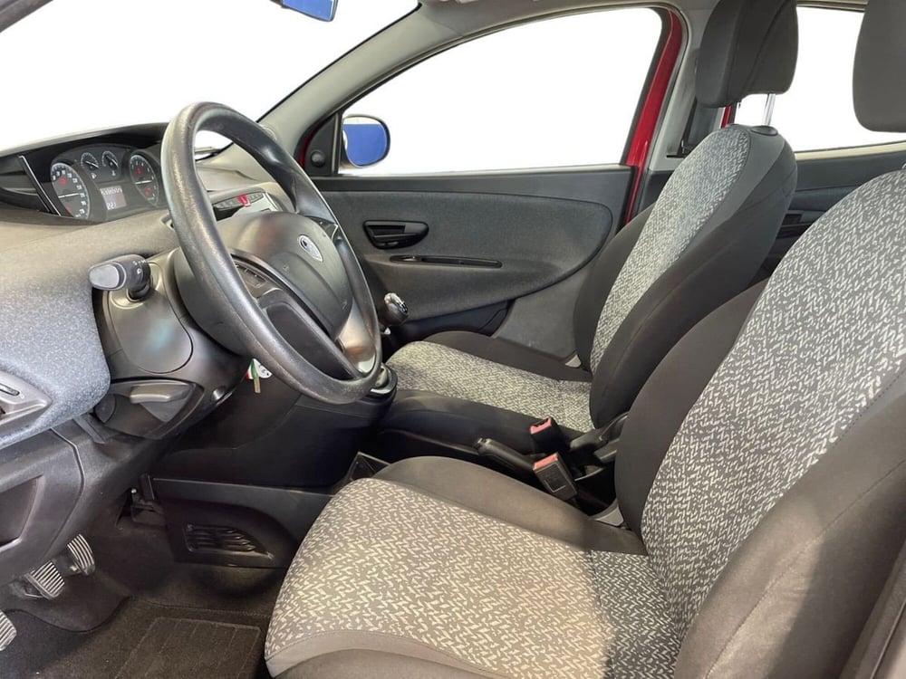 Lancia Ypsilon usata a Pistoia (9)