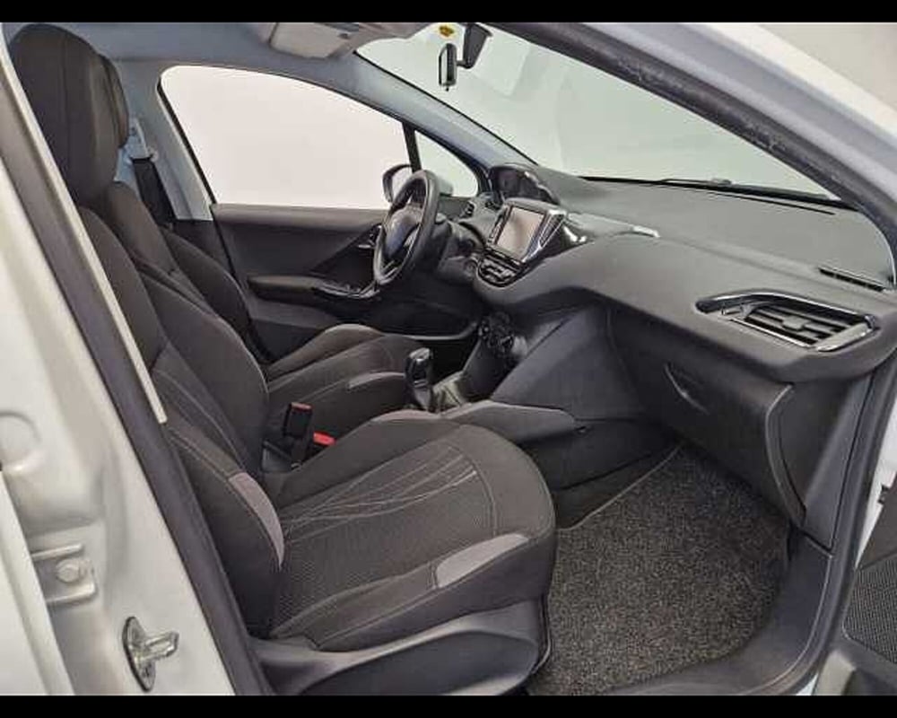 Peugeot 208 usata a Milano (9)