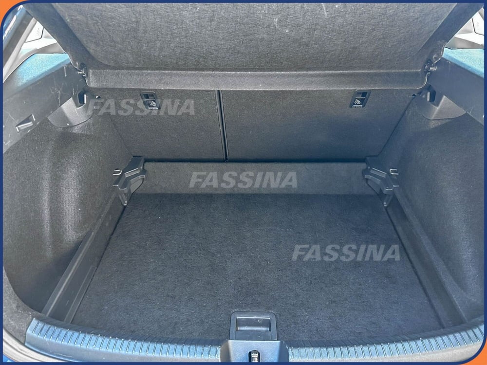 Volkswagen Taigo usata a Milano (12)
