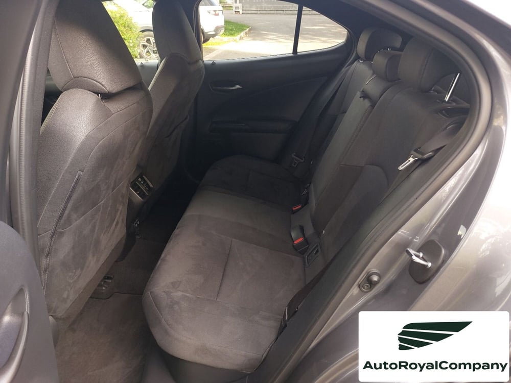 Lexus UX usata a Roma (12)