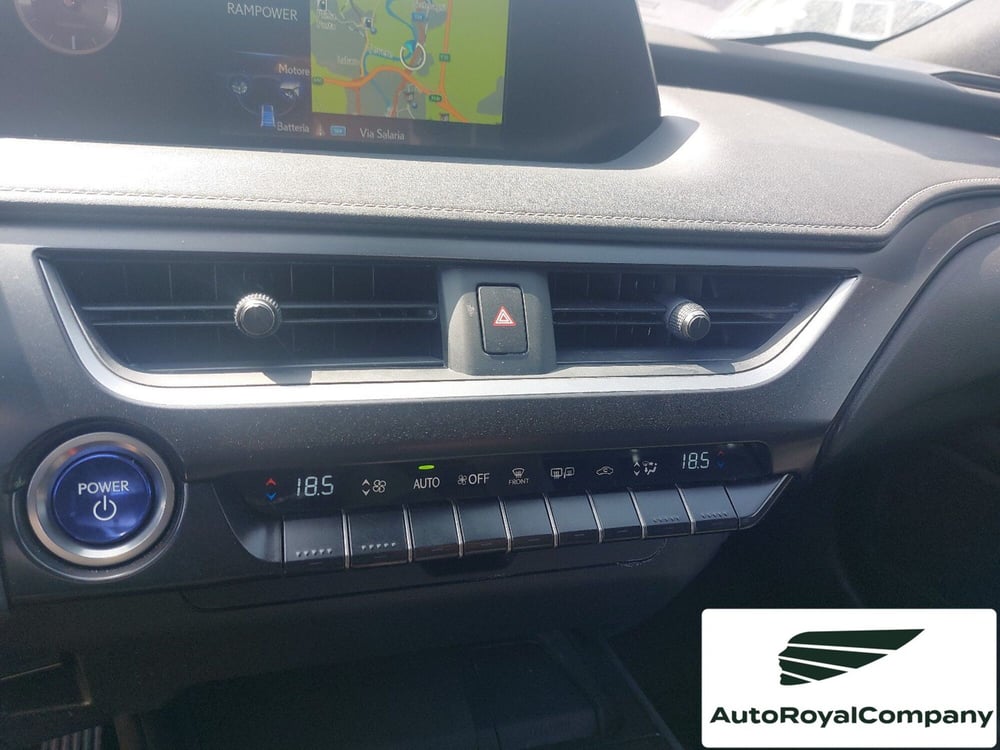 Lexus UX usata a Roma (9)