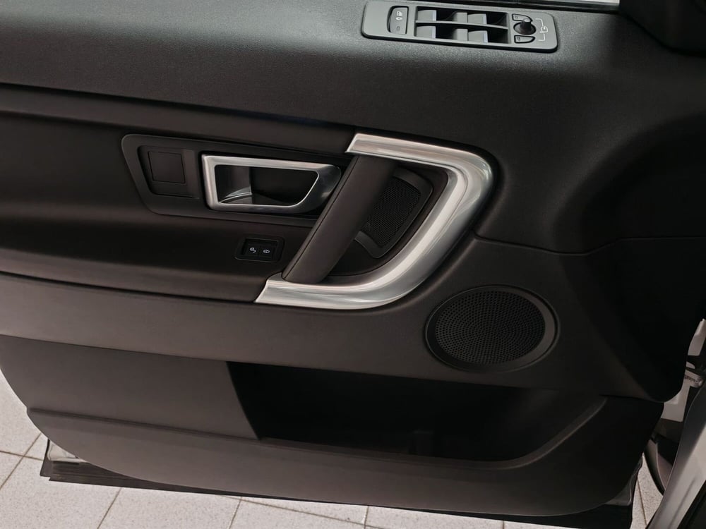 Land Rover Discovery Sport usata a Verbano Cusio Ossola (18)