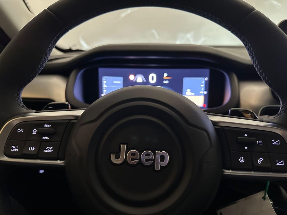 Jeep Avenger nuova a Verbano Cusio Ossola (14)