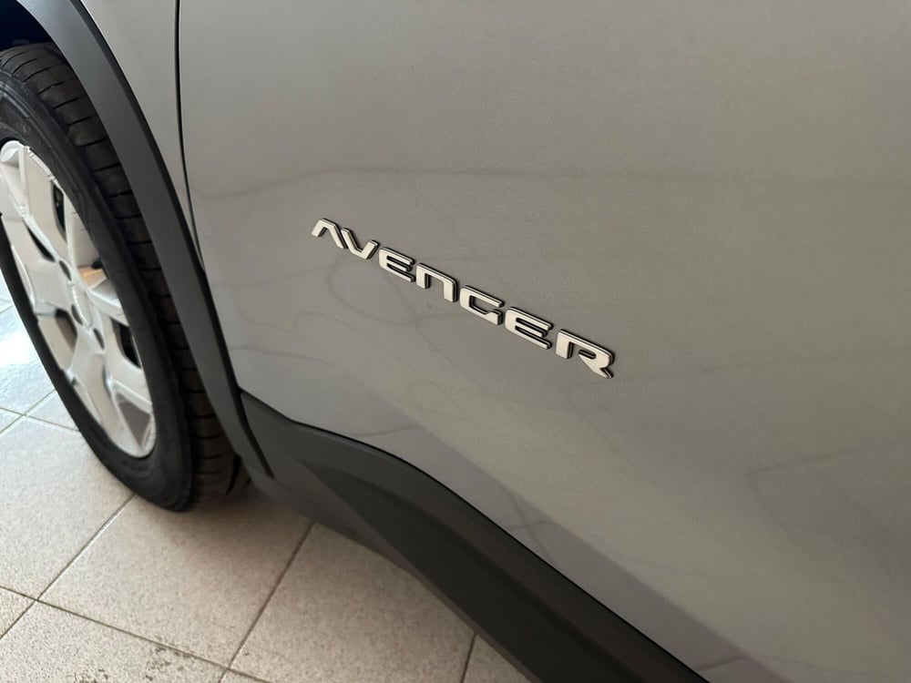 Jeep Avenger nuova a Verbano Cusio Ossola (17)