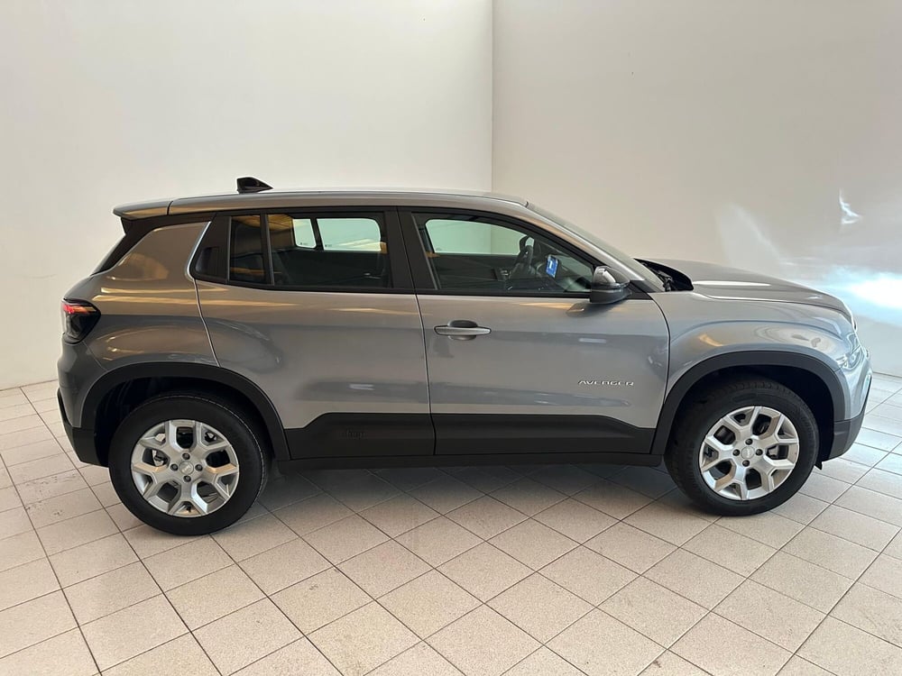 Jeep Avenger nuova a Verbano Cusio Ossola (6)