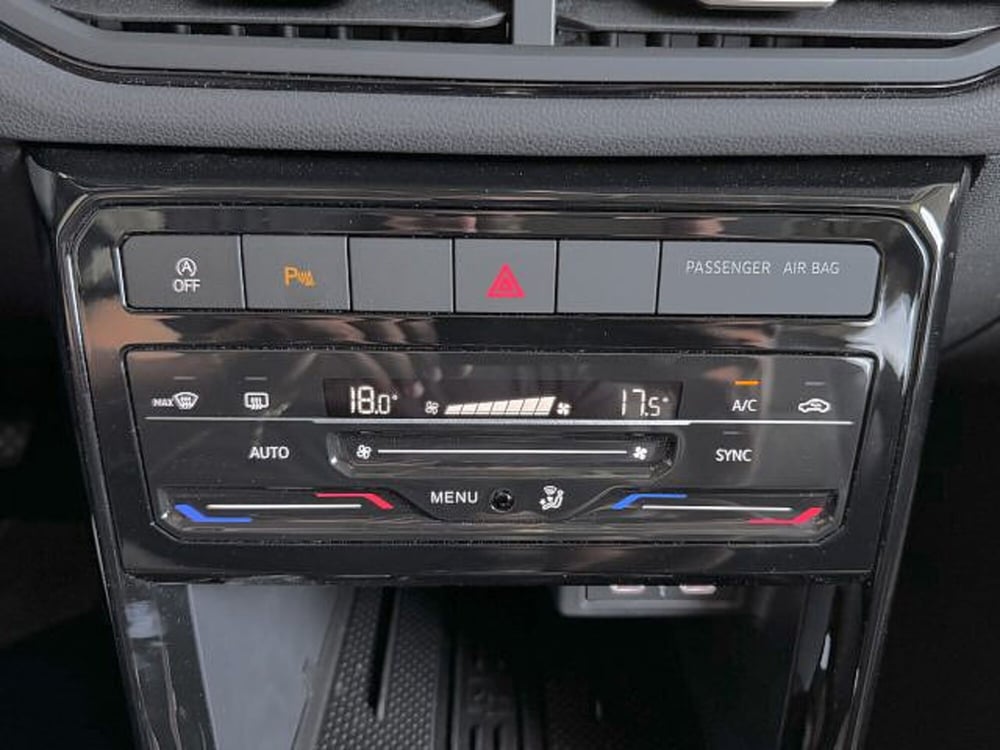 Volkswagen T-Cross nuova a Vicenza (16)