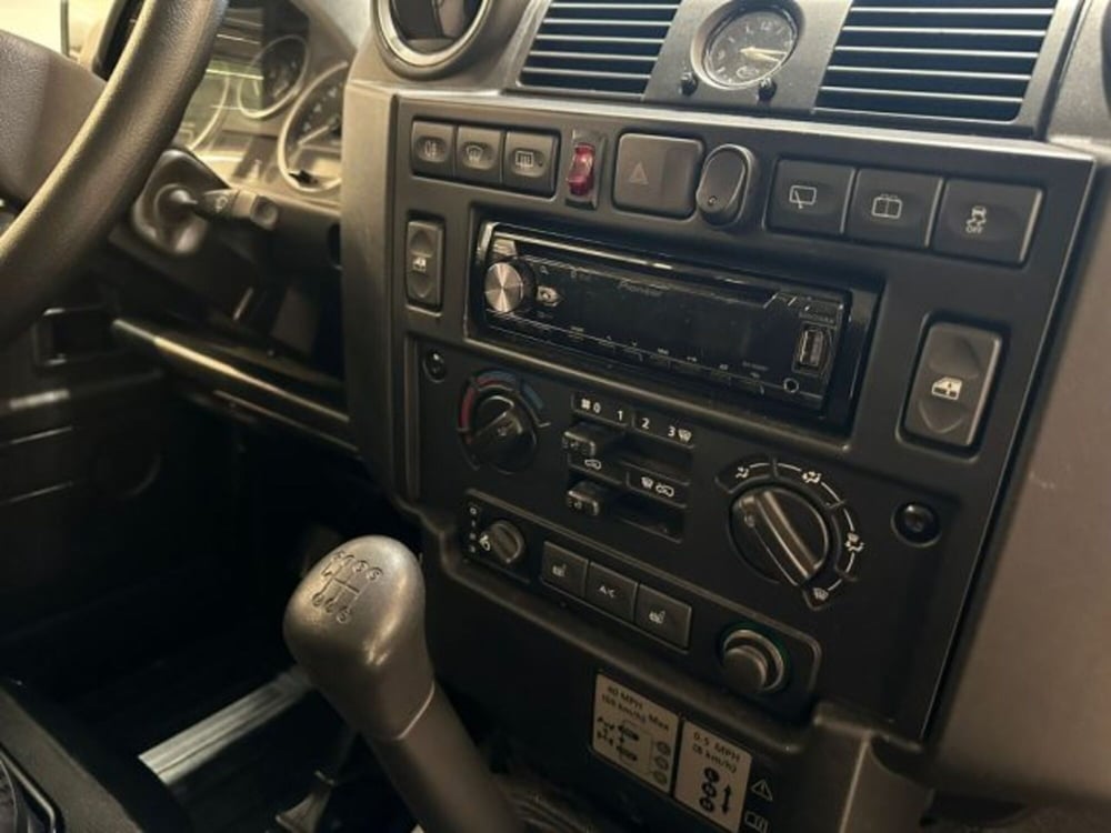 Land Rover Defender usata a Modena (9)
