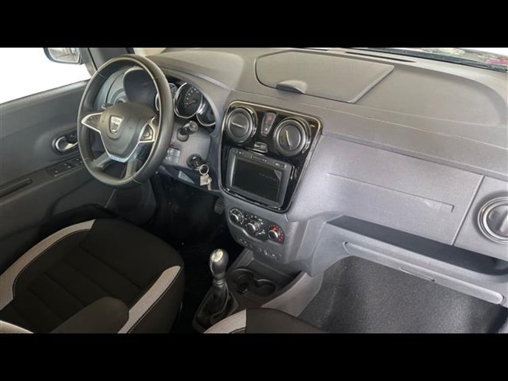 Dacia Lodgy usata a Catania (10)