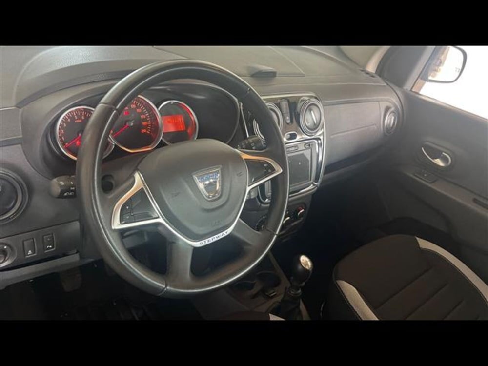 Dacia Lodgy usata a Catania (12)