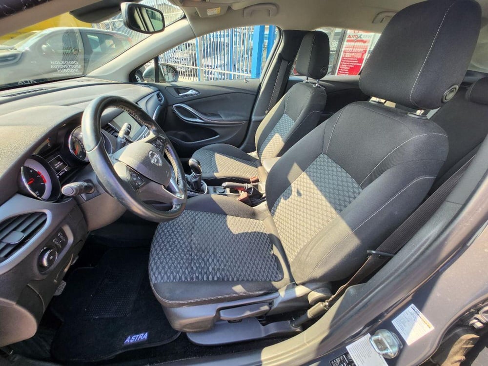 Opel Astra usata a Milano (10)