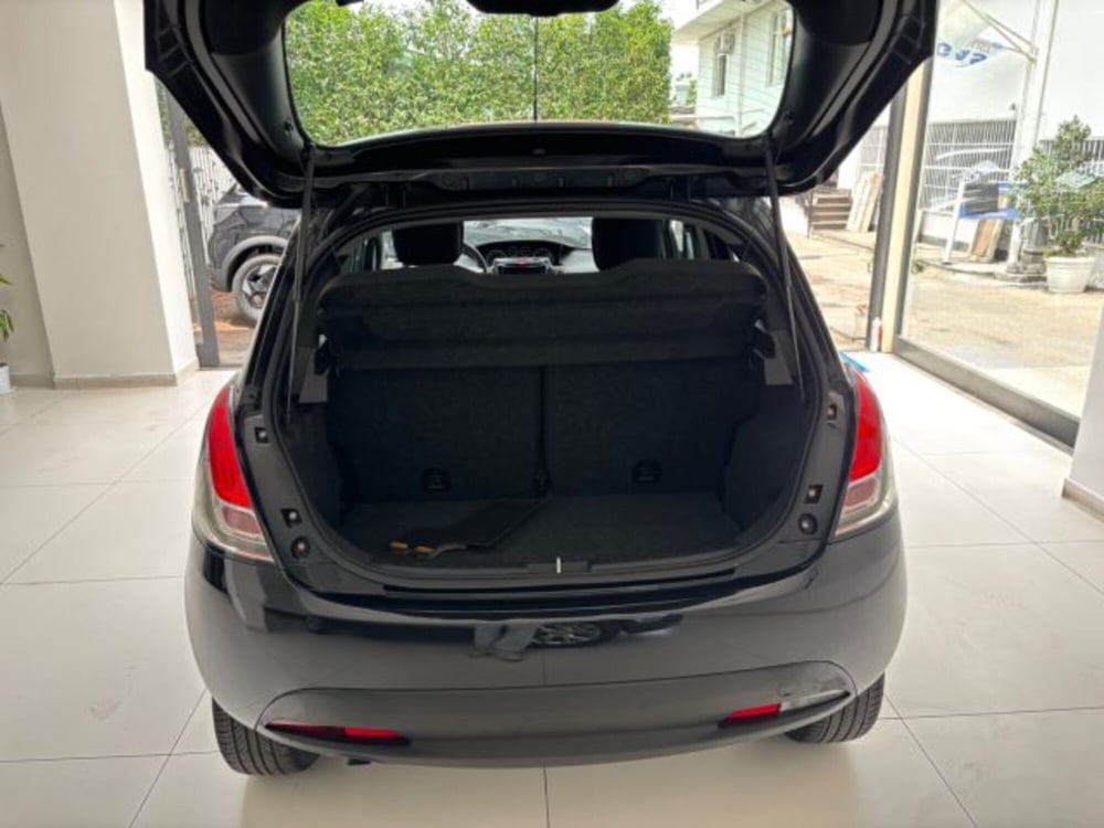 Lancia Ypsilon nuova a Napoli (13)