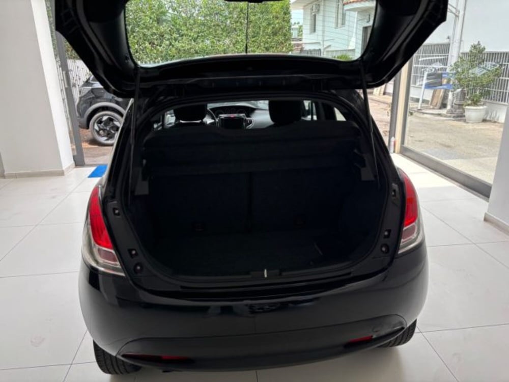 Lancia Ypsilon nuova a Napoli (14)
