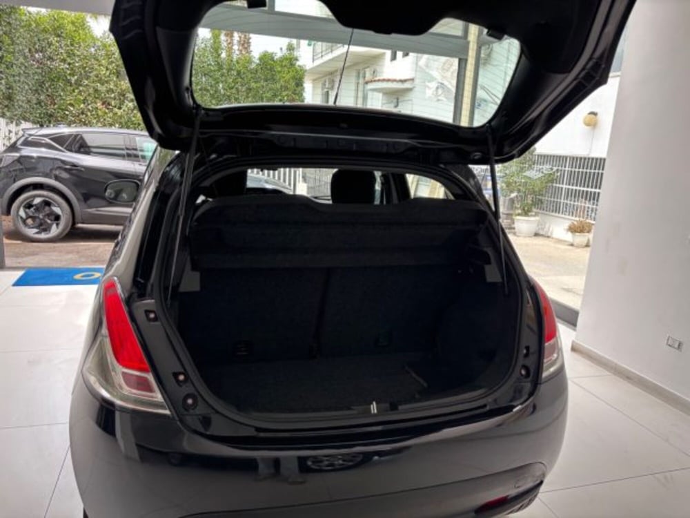 Lancia Ypsilon nuova a Napoli (15)