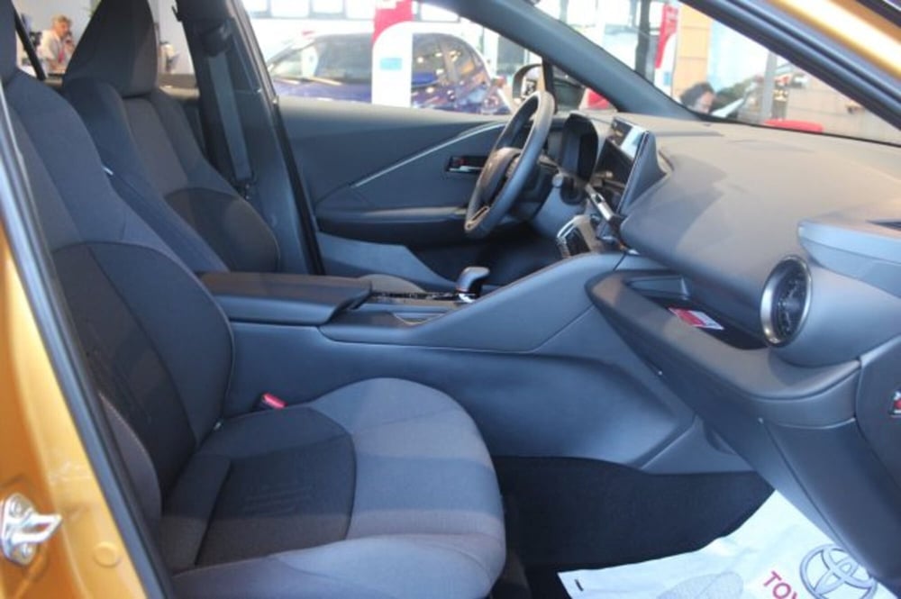 Toyota Toyota C-HR nuova a Roma (10)