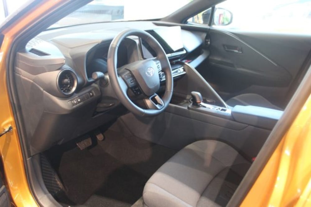 Toyota Toyota C-HR nuova a Roma (12)