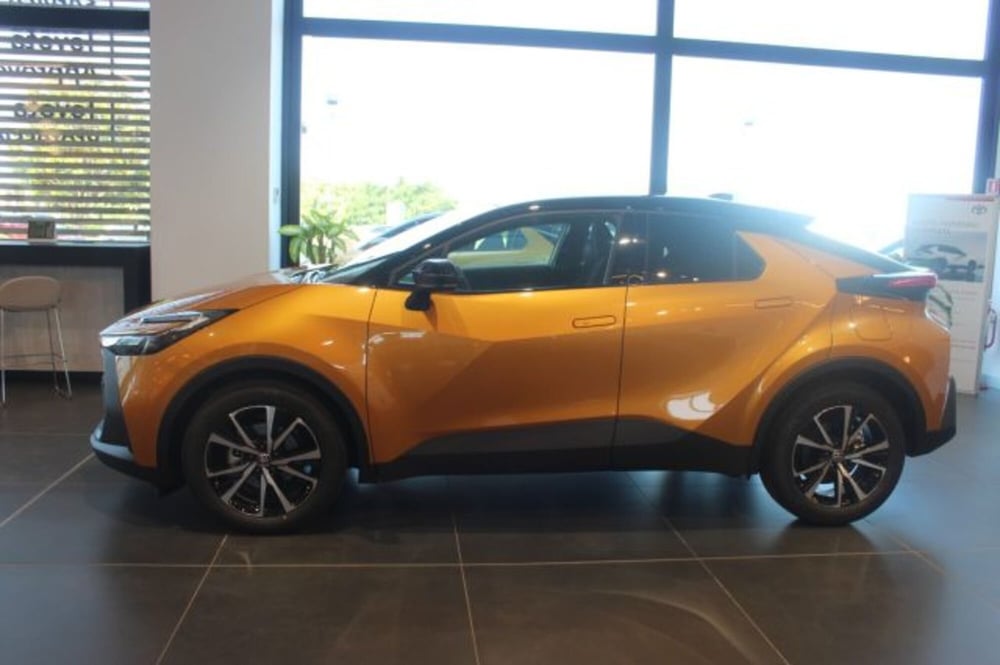 Toyota Toyota C-HR nuova a Roma (2)