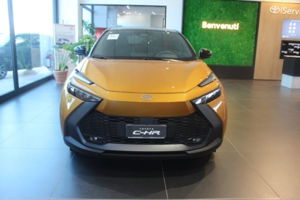 Toyota Toyota C-HR nuova a Roma (3)
