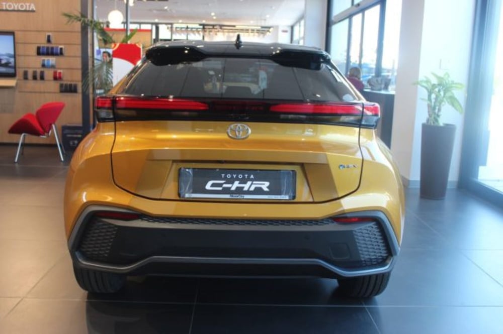 Toyota Toyota C-HR nuova a Roma (4)