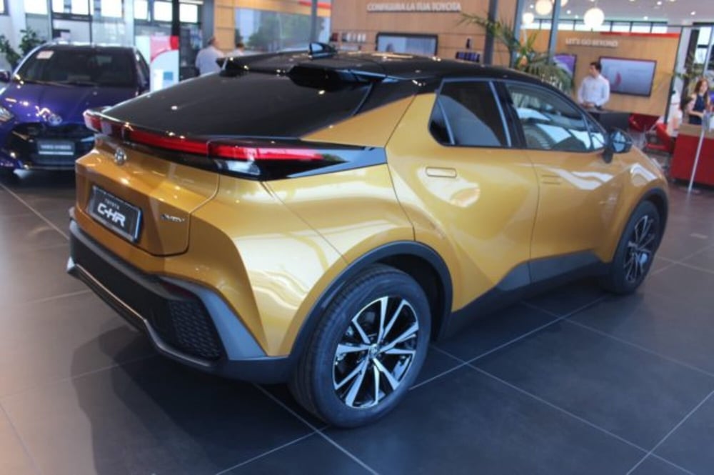 Toyota Toyota C-HR nuova a Roma (6)